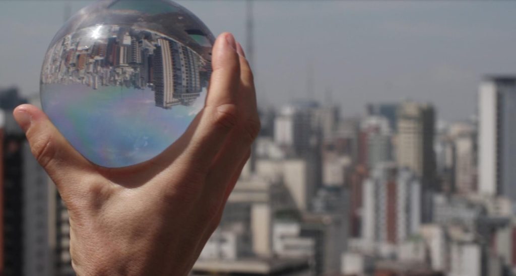 Mostra 2 Graus do Equador celebra a videoarte brasileira no