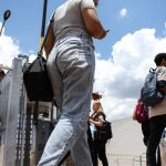 No DF, candidatos do Enem chegam cedo sob sol forte