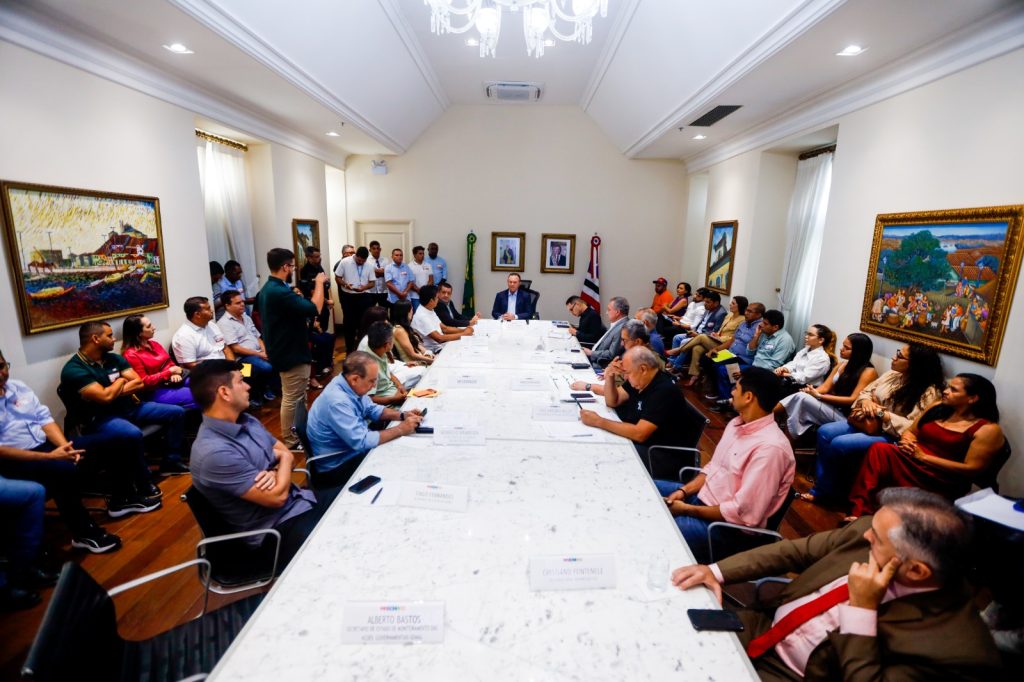 Nove prefeitos são recebidos no Palácio dos Leões para debater