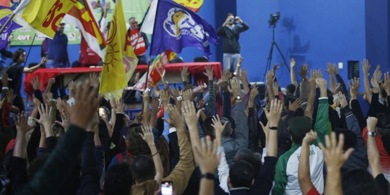 Número de sindicalizados no Brasil para de cair e chega