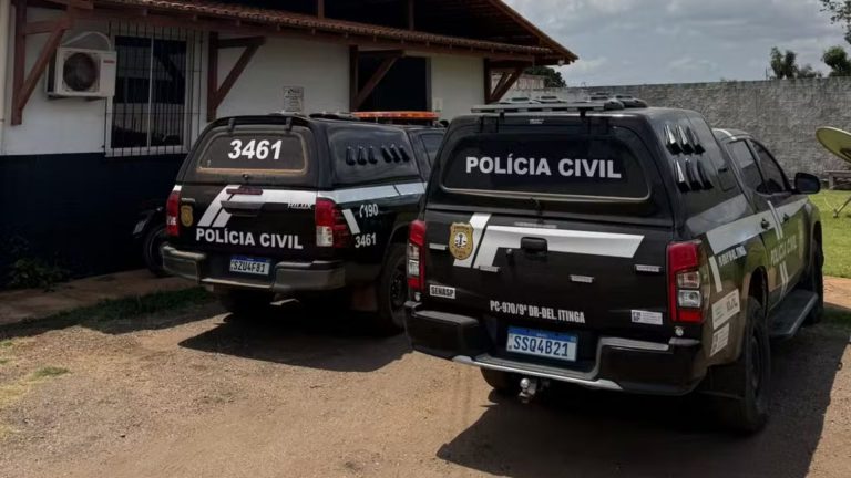 Operação mira curso ilegal de desbloqueio e apreende celulares