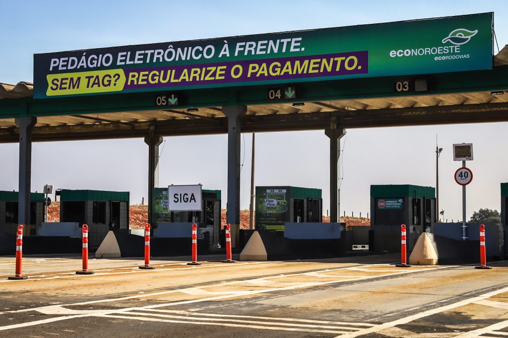 Opine sobre o pedágio free flow nas rodovias brasileiras