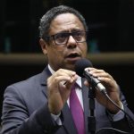 Orlando Silva alerta para "colonialismo digital" em programa que privilegia