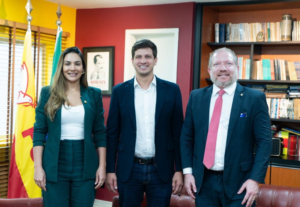 Othelino Neto anuncia filiação ao PSB e reforça alinhamento com