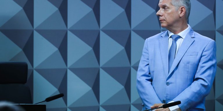 PF diz que ex-presidente do INSS recebia R$ 250 mil