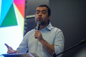 PT aciona STF contra Castro por contato com governo Trump