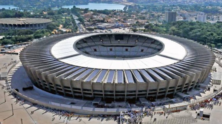 Pancadaria no Mineirão interrompe aulão de IA com Zema