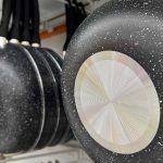 Panelas antiaderentes são perigosas? Entenda os possíveis problemas causados pelo