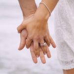 Pessoas morando sozinhas crescem e casais com filhos caem, diz