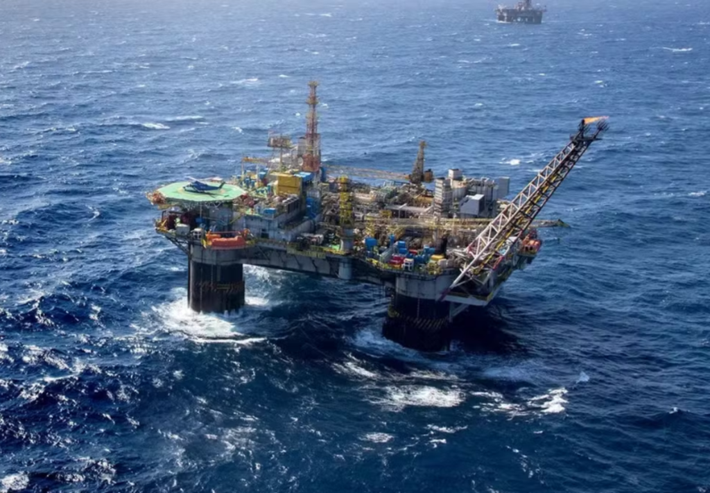 Petrobras encontra petróleo na Bacia de Campos e avança em