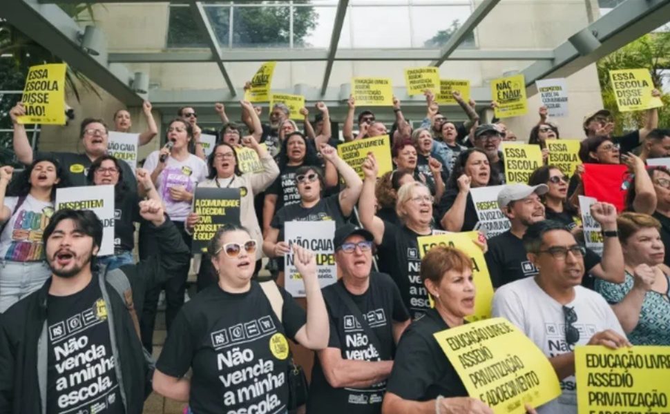 Professores do PR repudiam plano do governo de expandir privatização
