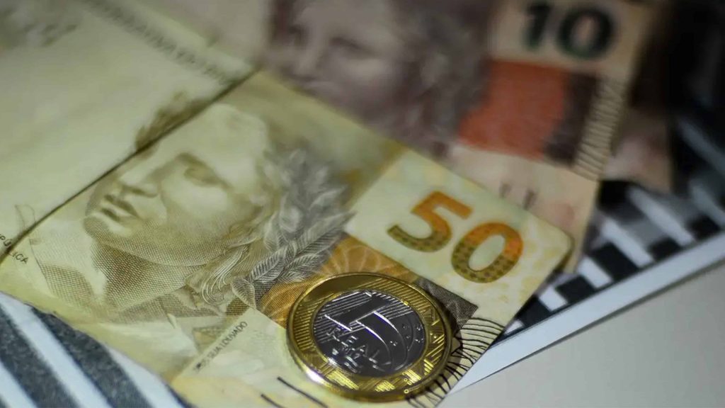 Quando cai a primeira parcela do 13º salário de 2025?