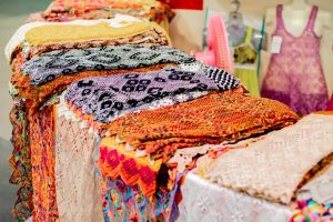 Raposa celebra tradição e cultura com a renda de bilro,