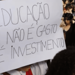 Relator do Novo PNE propõe cortar meta de investimento público