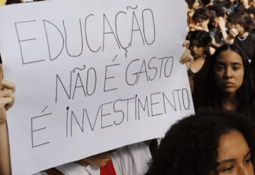 Relator do Novo PNE propõe cortar meta de investimento público