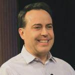 SBT derruba principal diretor e apresentadores da emissora celebram