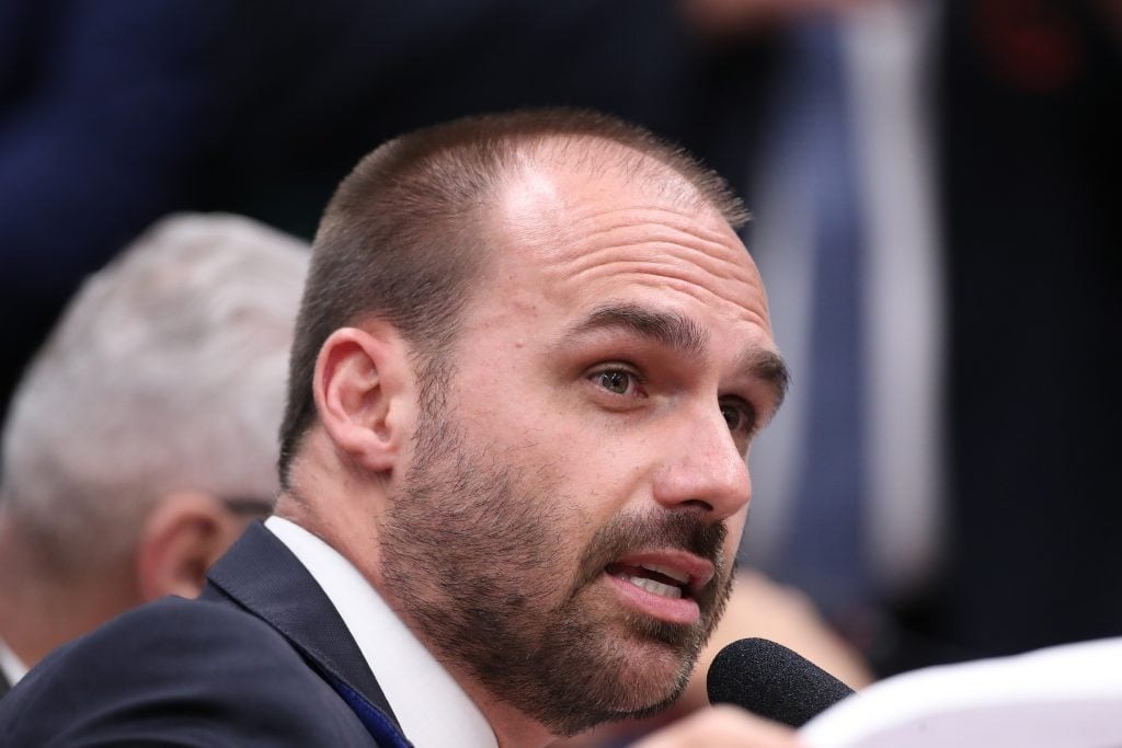STF forma maioria para tornar Eduardo Bolsonaro réu no tarifaço