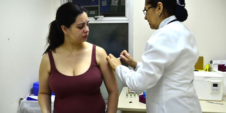 Saiba como será oferta de vacina que previne bronquiolite em