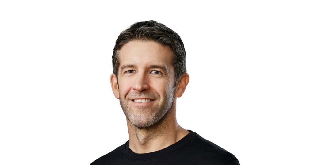 Saiba quem é John Ternus, possível substituto de Tim Cook