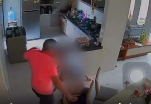 Santa Inês: vídeo mostra engenheiro agredindo violentamente a esposa