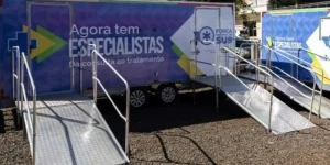 Saúde instala consultórios móveis em cidade devastada por tornado