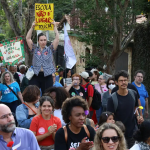 Sinpeem exige punição a policiais que entraram armados em escola