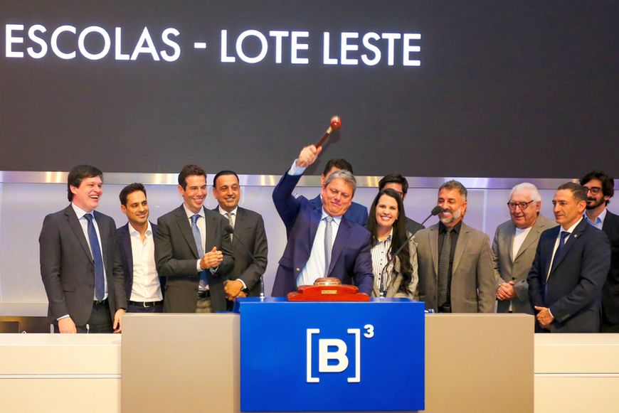 Tarcísio serve a ricaços, milicos e cupinchas