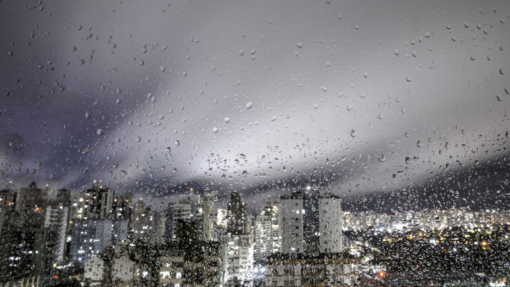 Temporais à vista! Avanço de frente fria coloca regiões do