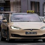 Tesla acumula novos acidentes com robô-táxi e coloca dúvidas sobre