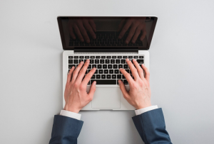 Trabalho em casa recua, mas segue acima do nível pré-pandemia,