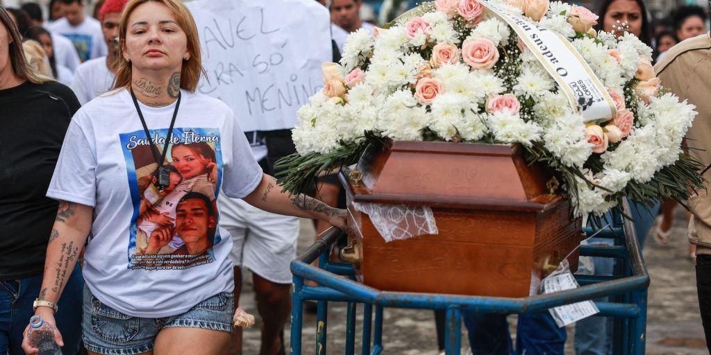 Últimos corpos de pessoas assassinadas em operação no Rio deixam