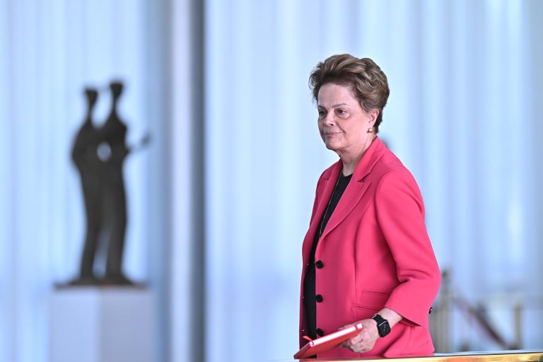 UnB aprova título de doutora honoris causa para Dilma