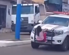 Vídeo: após ser agredida, esposa de vice-prefeito sobe em viatura