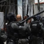 Vídeo mostra policial alvejado pelo Comando Vermelho