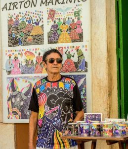 “Xilovivências” celebra o legado de Airton Marinho com exposição e