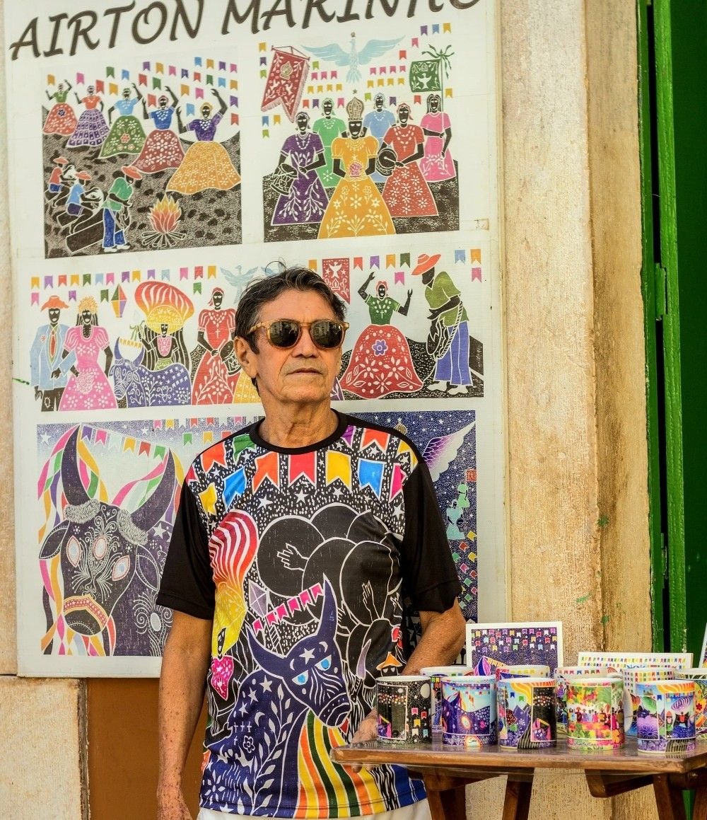 “Xilovivências” celebra o legado de Airton Marinho com exposição e