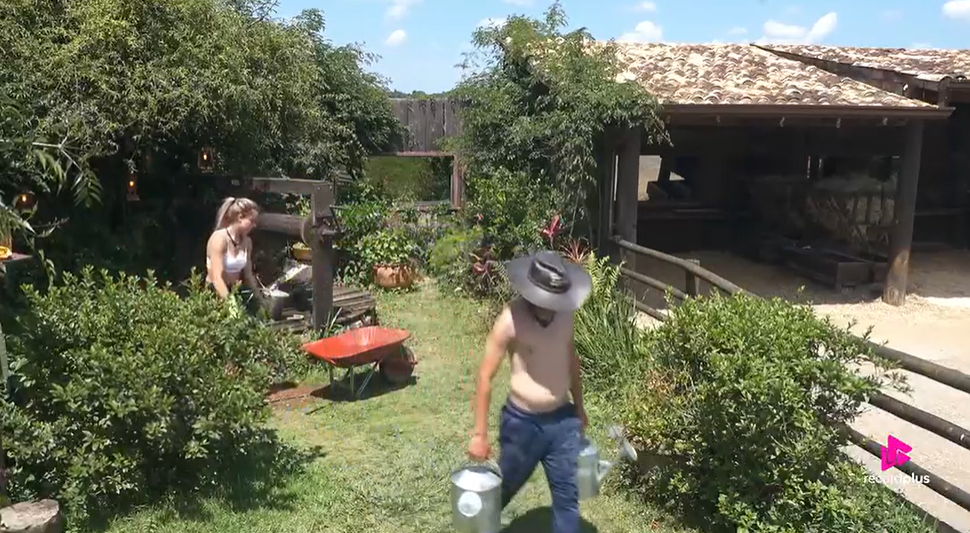 A Fazenda 17: Saory abre o jogo e elogia Dudu