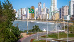 A cidade que virou símbolo de luxo, tecnologia e arranha-céus