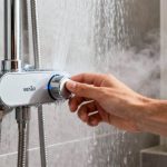 A regrinha secreta do chuveiro que faz a conta de