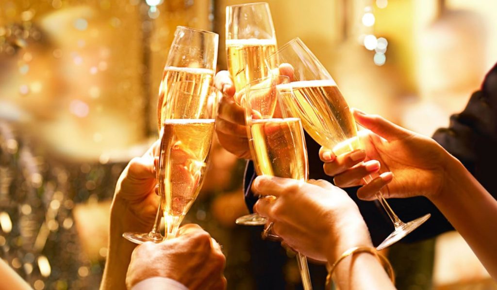 A trilha sonora da virada: playlists prontas no YouTube e