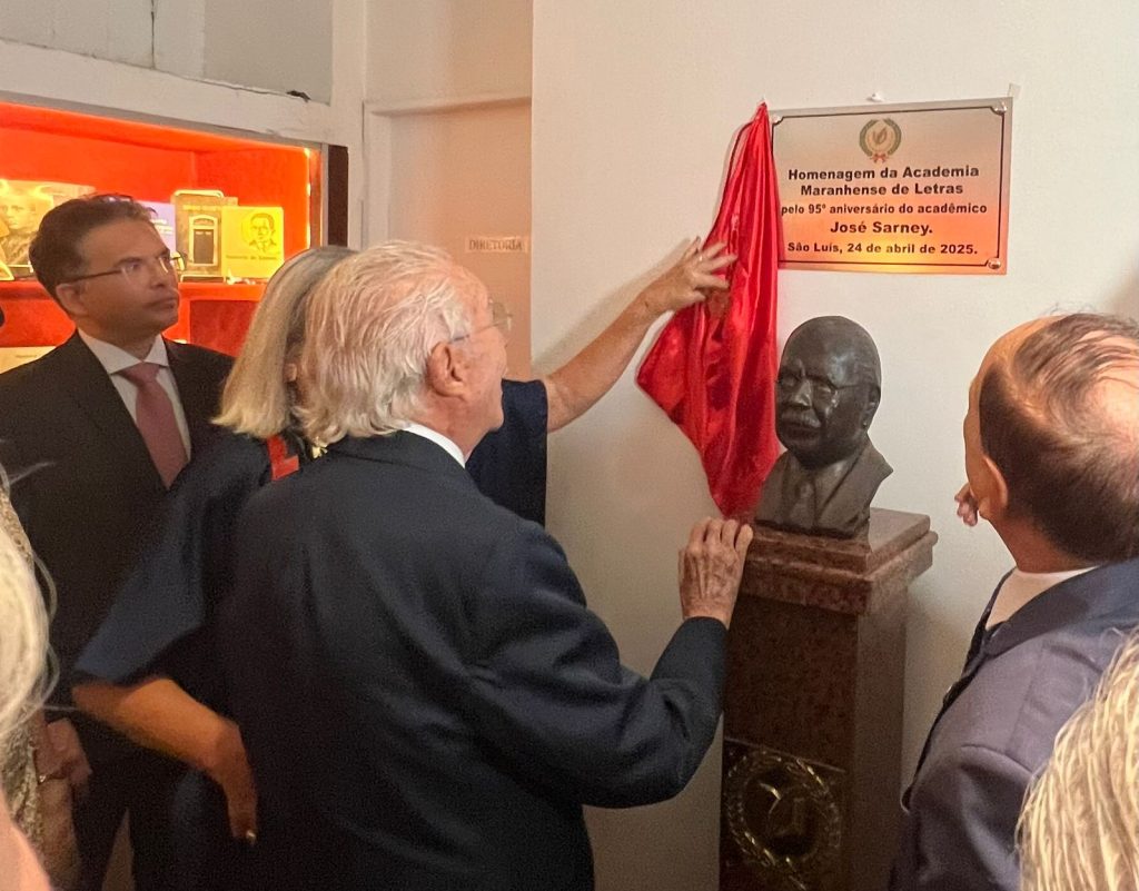 AML entrega prêmio “Melhores Obras 2025” e homenageia José Sarney