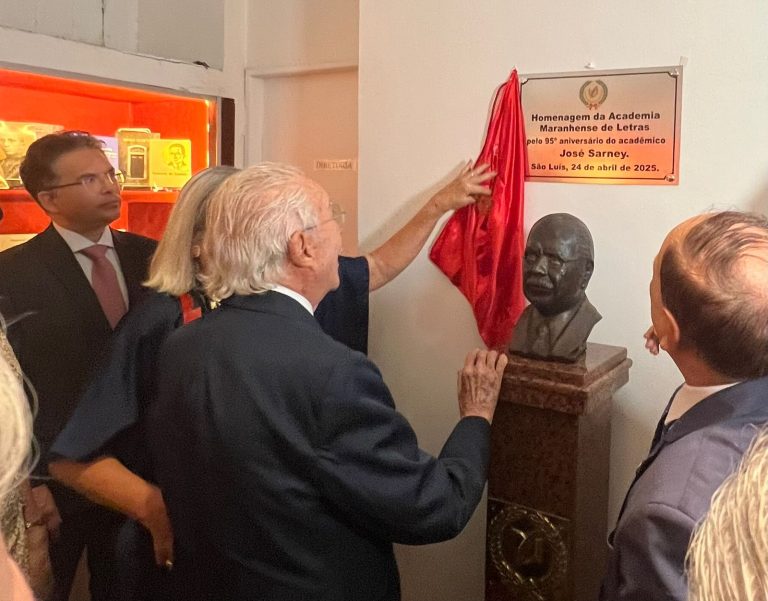 AML entrega prêmio “Melhores Obras 2025” e homenageia José Sarney