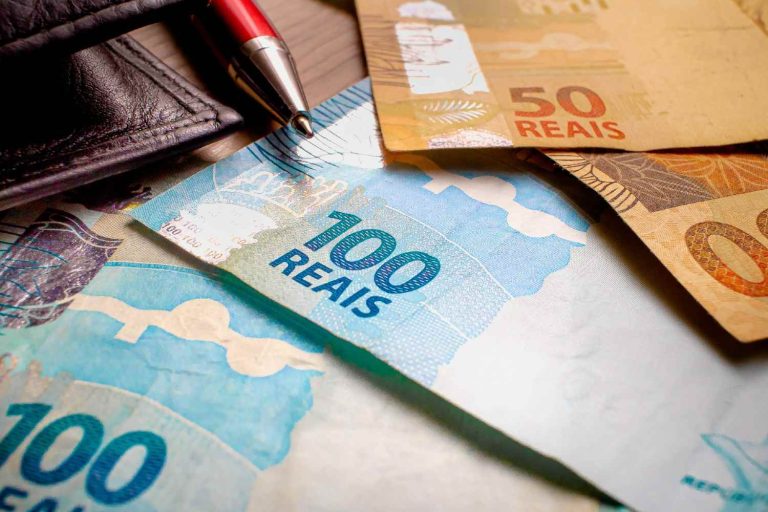 Abono salarial: prazo para saque termina nesta segunda; veja quem