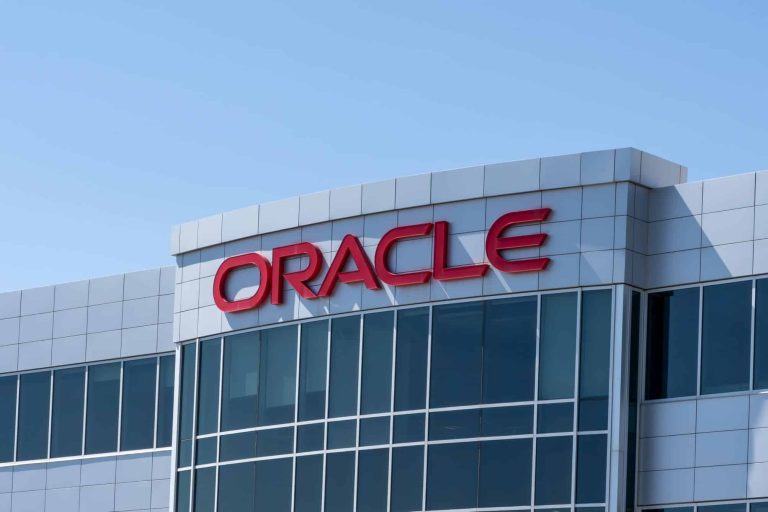 Ações da Oracle caem após dúvidas sobre financiamento de data