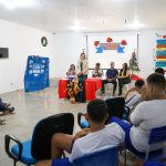 Adolescentes em medida cautelar recebem certificados de curso de Pintura