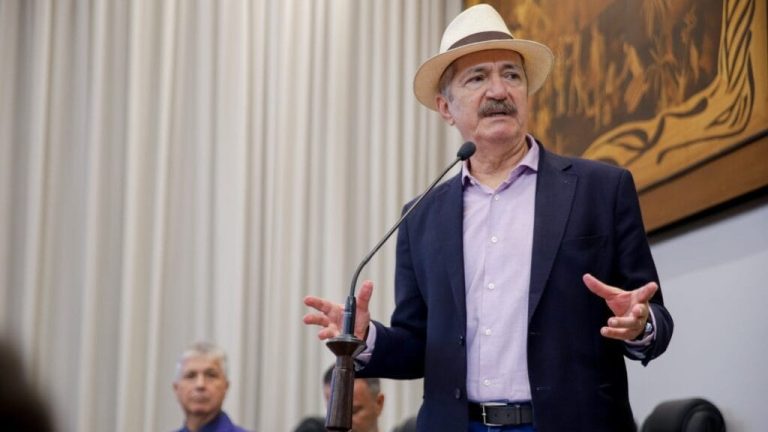 Aldo Rebelo acusa acordo secreto de Lula por terras raras