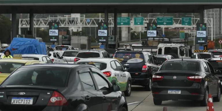 Andarilho invade Ponte Rio-Niterói e causa confusão no trânsito