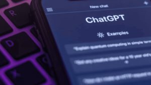 Anúncios no ChatGPT estão prestes a chegar, mas usuários de