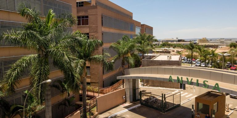 Anvisa determina suspensão de tônico capilar e apreensão de cosméticos