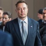 Após vídeo falso viralizar, Musk reafirma que a Tesla nunca